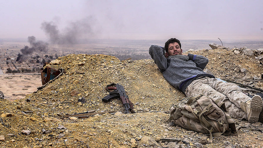 A Syrian army soldier atop Fahr-al-Din castle, photo by Valery Sharifullin/TASS